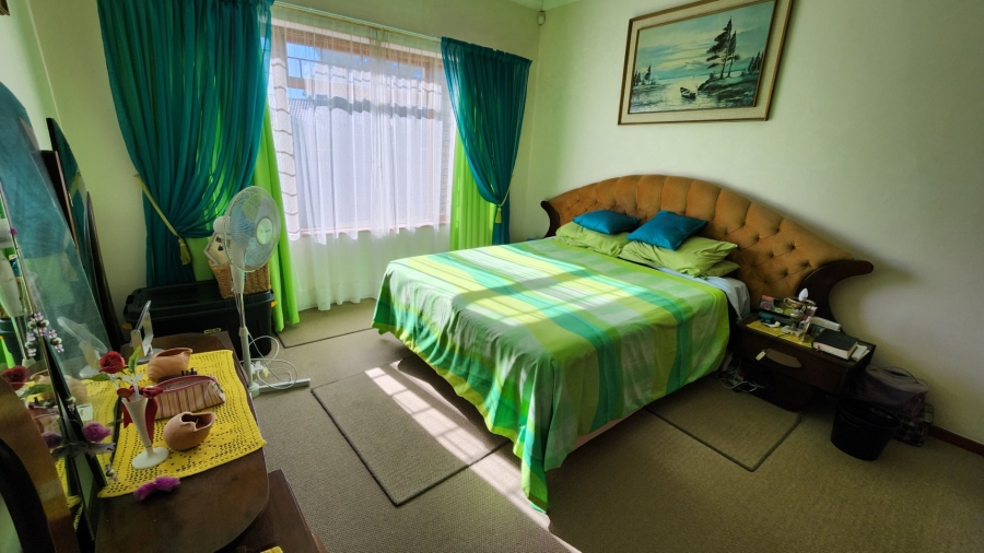 4 Bedroom Property for Sale in Bayview Western Cape